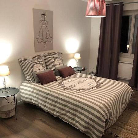 Logement A Brive Proche Centre-Ville Et Campagne - Climatisation, Wifi, Coin Exterieur Et Parking Prives Luaran gambar